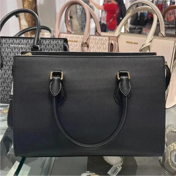 Michael Kors Sheila Medium Center Zip Satchel
Crossbody Bag
NWT - Picture 10 of 16